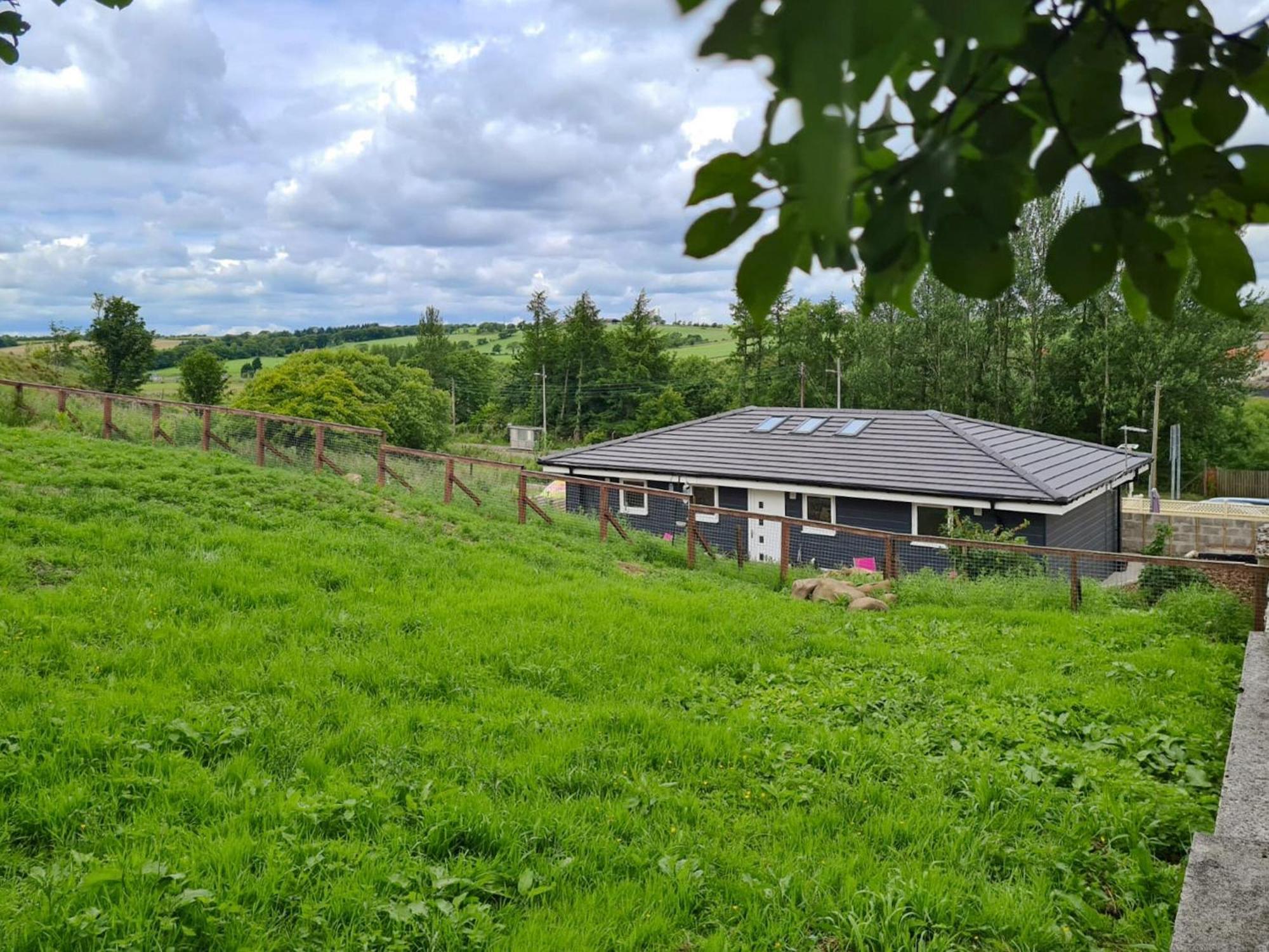 Craigpark Lodge Caldercruix Exteriör bild